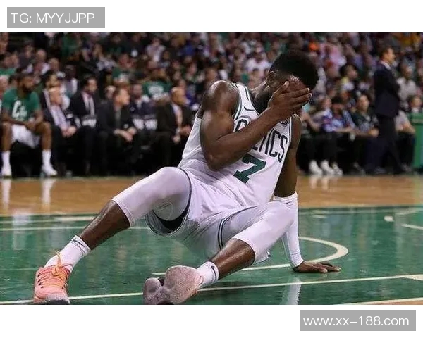 南斯表现起伏10投仅中2罚球稳健贡献11分并抢下5个前板与3次抢断